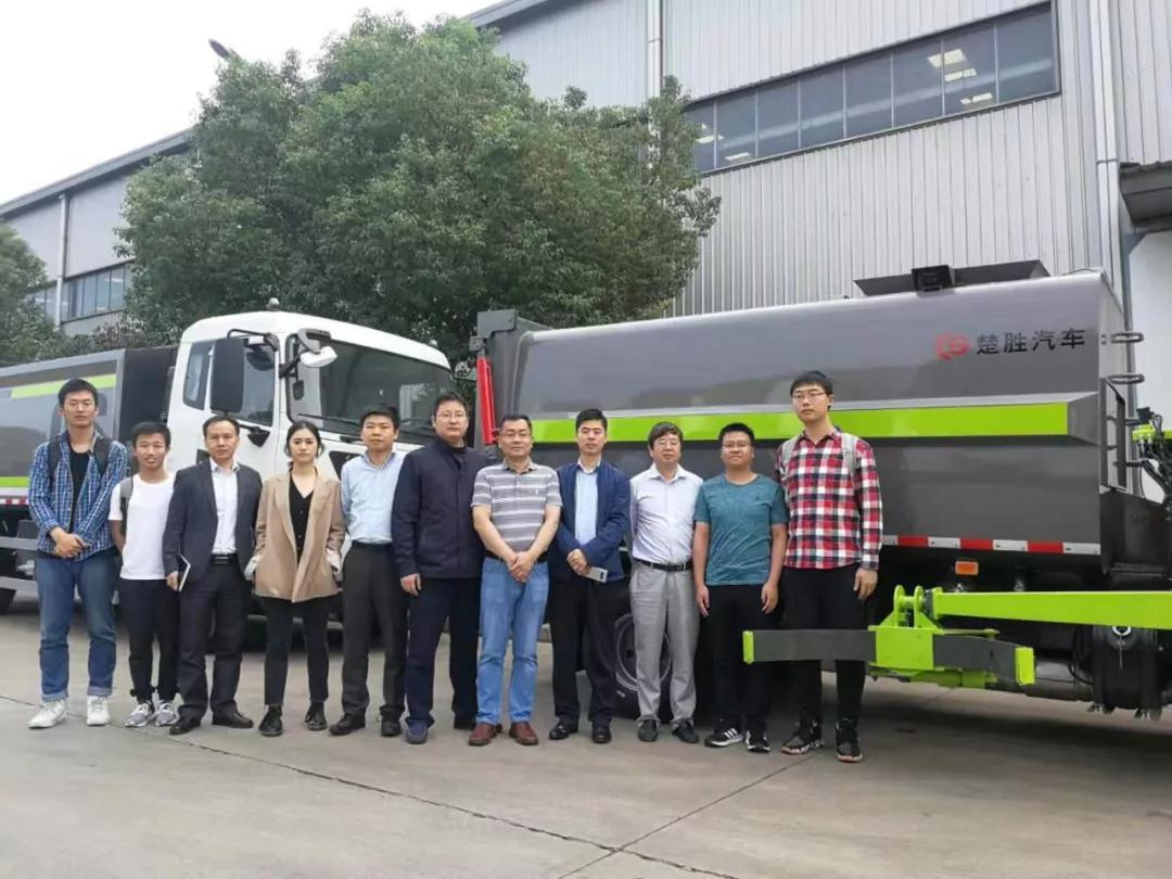 驚艷！“智能機械臂”自裝卸式垃圾車震撼問世