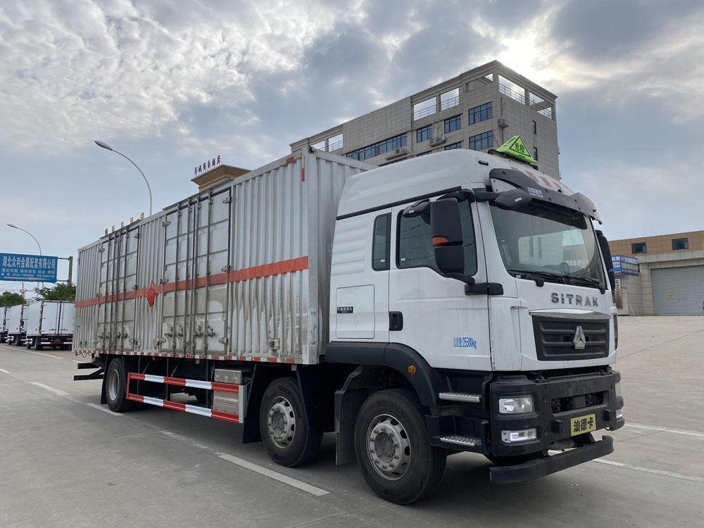 易燃液體廂式運(yùn)輸車(chē)，廂式運(yùn)輸車(chē)，楚勝汽車(chē)集團(tuán)