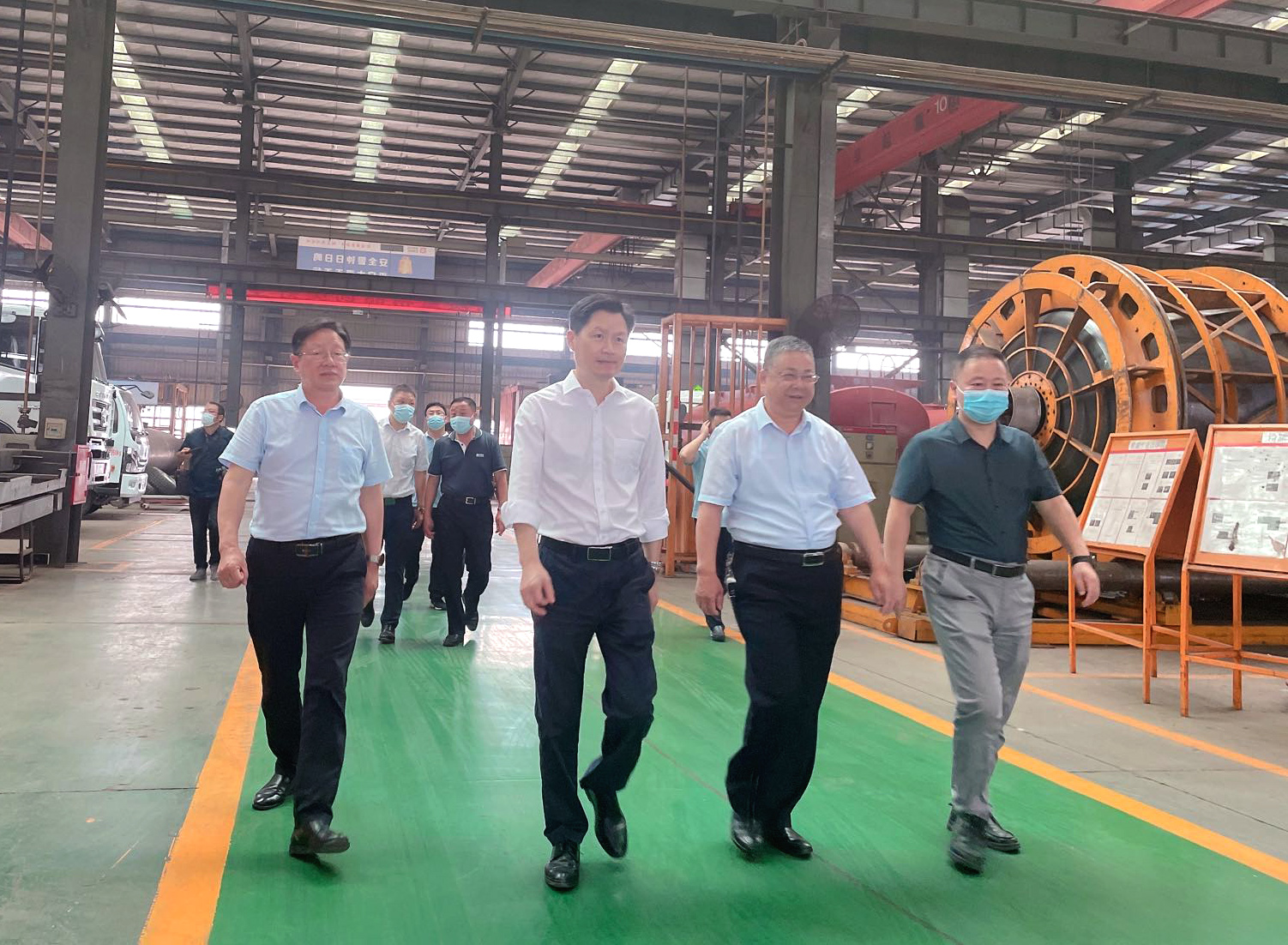 市委常委、常務(wù)副市長(zhǎng)甘國(guó)棟一行蒞臨楚勝汽車集團(tuán)調(diào)研